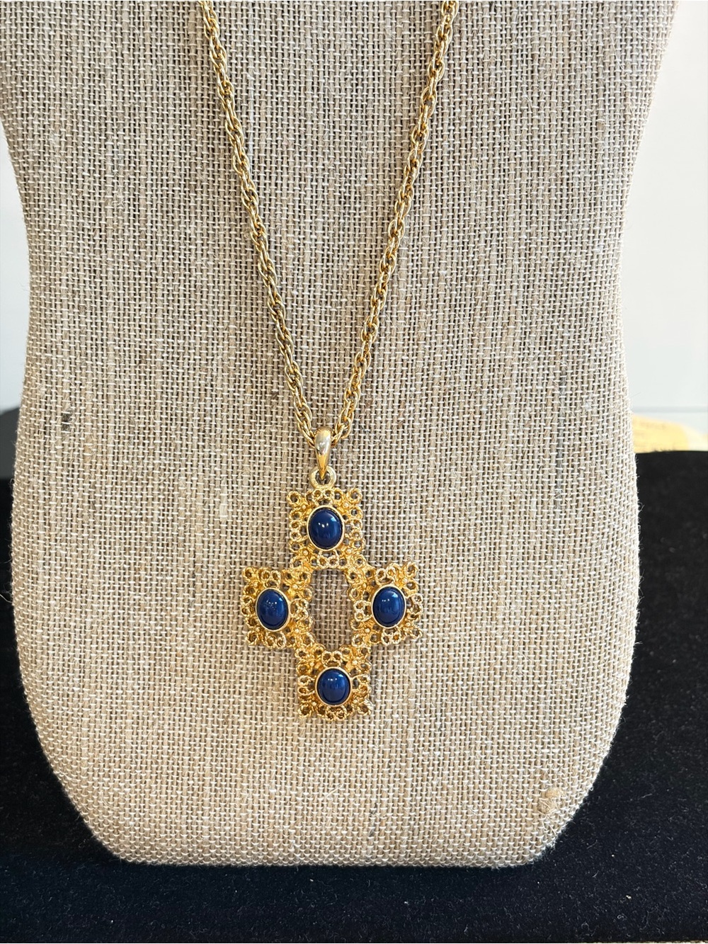 Sarah Coventry Vintage Victoria Blue Necklace
